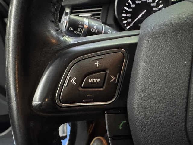 Land RoverRange Rover Evoque 2.2L TD4 Pure 4x4 110 kW (150 CV) Vehículo usado en Barcelona - 17 Land RoverRange Rover Evoque 2.2L TD4 Pure 4x4 110 kW (150 CV) Vehículo usado en Barcelona - 17