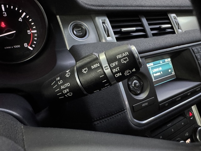 Land RoverRange Rover Evoque 2.2L TD4 Pure 4x4 110 kW (150 CV) Vehículo usado en Barcelona - 23 Land RoverRange Rover Evoque 2.2L TD4 Pure 4x4 110 kW (150 CV) Vehículo usado en Barcelona - 23