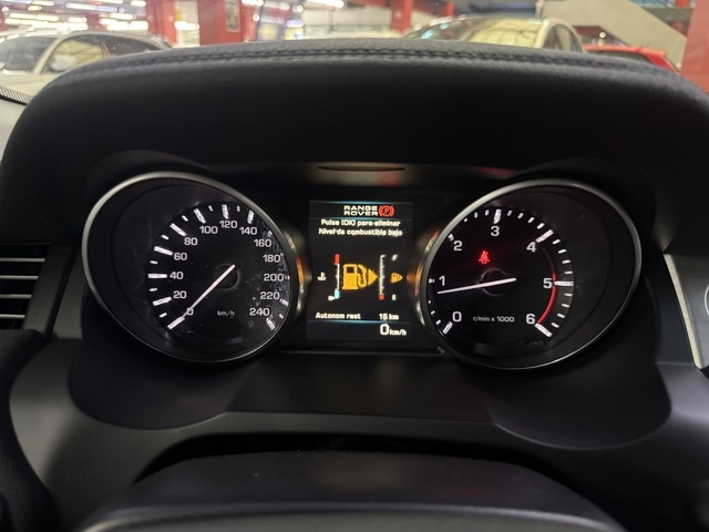 Land RoverRange Rover Evoque 2.2L TD4 Pure 4x4 110 kW (150 CV) Vehículo usado en Barcelona - 24 Land RoverRange Rover Evoque 2.2L TD4 Pure 4x4 110 kW (150 CV) Vehículo usado en Barcelona - 24