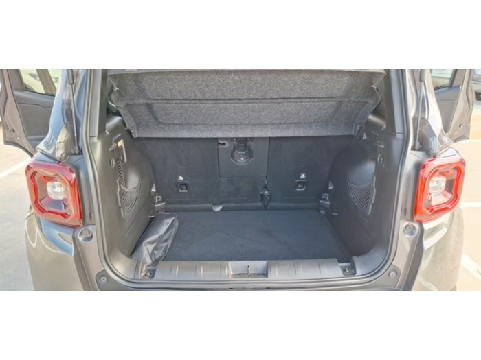 JeepRenegade 1.3G Limited 4x2 DDCT 110 kW (150 CV) Vehículo usado en Barcelona - 8 JeepRenegade 1.3G Limited 4x2 DDCT 110 kW (150 CV) Vehículo usado en Barcelona - 8