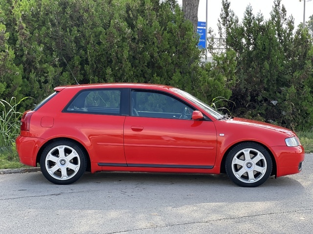 AudiS3 1.8 Turbo quattro 154 kW (210 CV) Vehículo usado en Barcelona - 9 AudiS3 1.8 Turbo quattro 154 kW (210 CV) Vehículo usado en Barcelona - 9