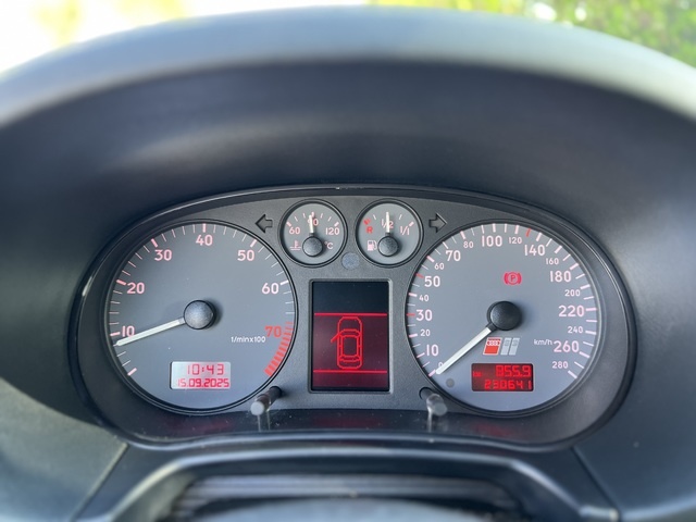 AudiS3 1.8 Turbo quattro 154 kW (210 CV) Vehículo usado en Barcelona - 19 AudiS3 1.8 Turbo quattro 154 kW (210 CV) Vehículo usado en Barcelona - 19