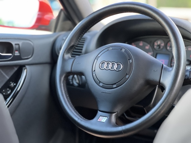 AudiS3 1.8 Turbo quattro 154 kW (210 CV) Vehículo usado en Barcelona - 22 AudiS3 1.8 Turbo quattro 154 kW (210 CV) Vehículo usado en Barcelona - 22