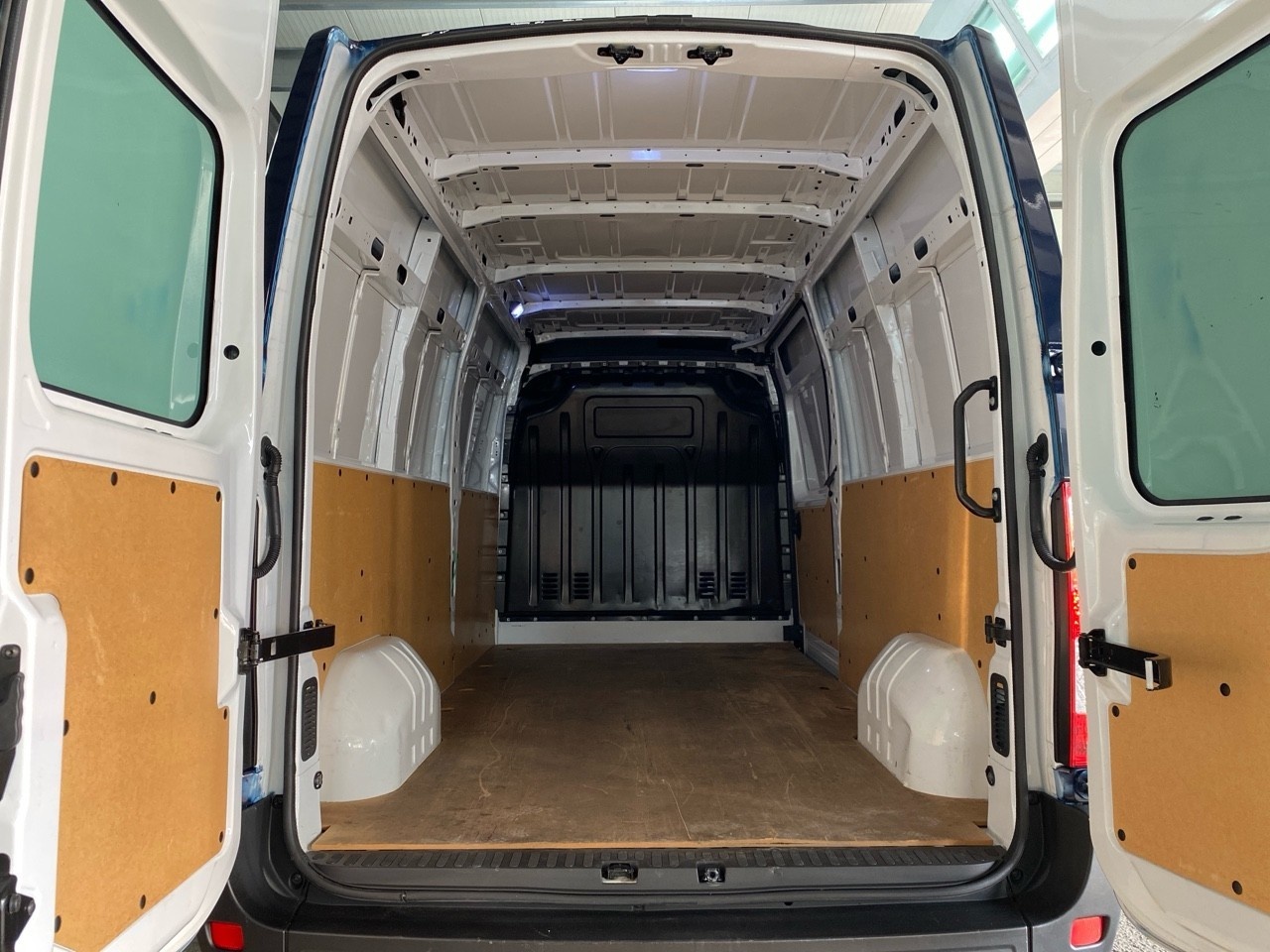 Renault Master Furgon L3H2 3500 Blue dCi 99 kW (135 CV) - 12