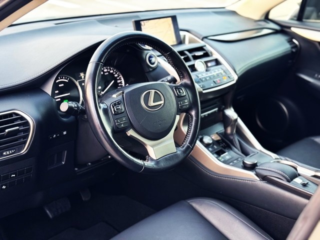 LexusNX 300h Executive 4WD 145 kW (197 CV) Vehículo usado en Barcelona - 2