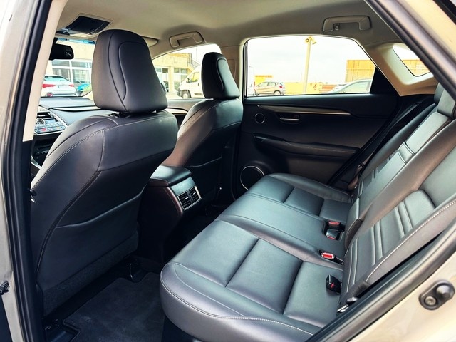 LexusNX 300h Executive 4WD 145 kW (197 CV) Vehículo usado en Barcelona - 8