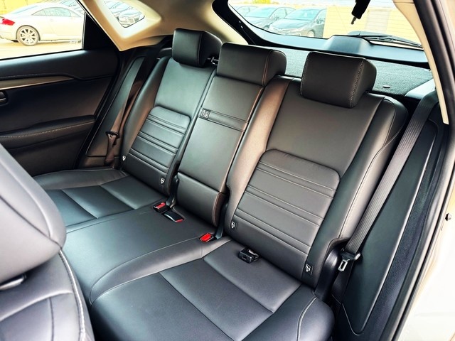 LexusNX 300h Executive 4WD 145 kW (197 CV) Vehículo usado en Barcelona - 10