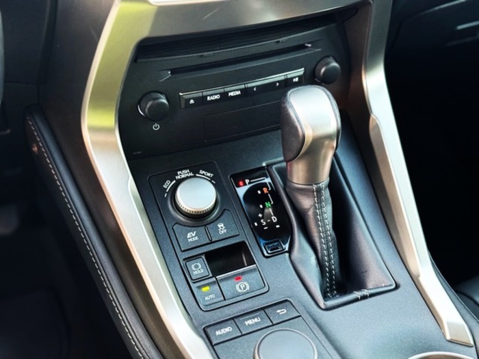 LexusNX 300h Executive 4WD 145 kW (197 CV) Vehículo usado en Barcelona - 28 LexusNX 300h Executive 4WD 145 kW (197 CV) Vehículo usado en Barcelona - 28