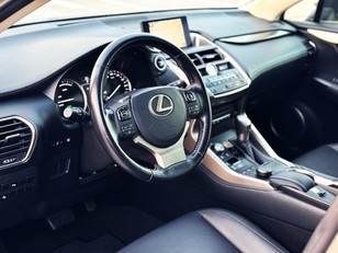 Lexus NX 300h Executive 4WD 145 kW (197 CV)