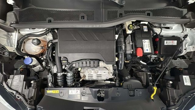 Peugeot2008 BlueHDi 110 S&S Active 81 kW (110 CV) Vehículo usado en Barcelona - 15 Peugeot2008 BlueHDi 110 S&S Active 81 kW (110 CV) Vehículo usado en Barcelona - 15