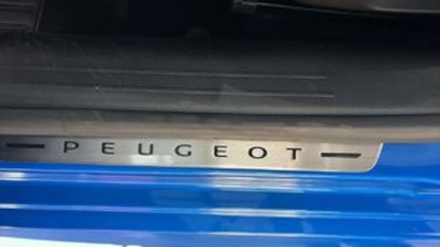 Peugeot 208 PureTech 130 Allure Pack EAT8 96 kW (130 CV) Peugeot 208 PureTech 130 Allure Pack EAT8 96 kW (130 CV)