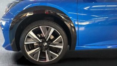 Peugeot 208 PureTech 130 Allure Pack EAT8 96 kW (130 CV) Peugeot 208 PureTech 130 Allure Pack EAT8 96 kW (130 CV)