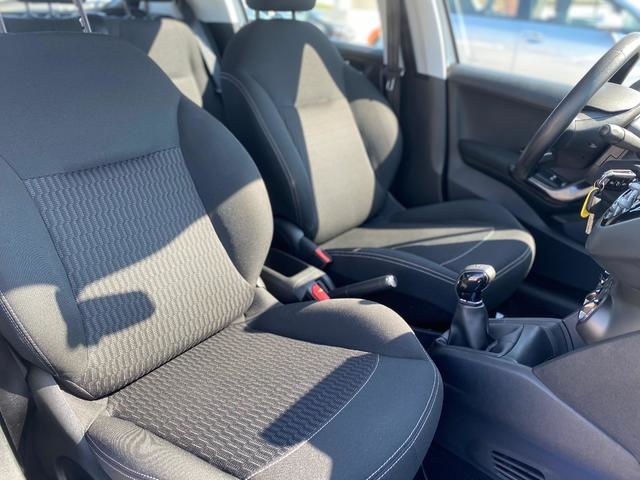 Peugeot208 1.6 BlueHDi Style 73 kW (100 CV) Vehículo usado en Barcelona - 11