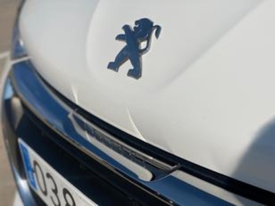 Peugeot 208 1.6 BlueHDi Style 73 kW (100 CV) Peugeot 208 1.6 BlueHDi Style 73 kW (100 CV)