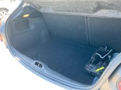 Peugeot 208 1.6 BlueHDi Style 73 kW (100 CV) Peugeot 208 1.6 BlueHDi Style 73 kW (100 CV)