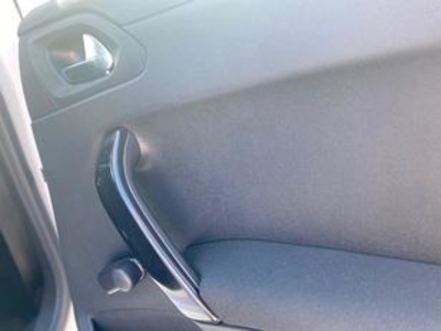 Peugeot 208 1.6 BlueHDi Style 73 kW (100 CV) Peugeot 208 1.6 BlueHDi Style 73 kW (100 CV)