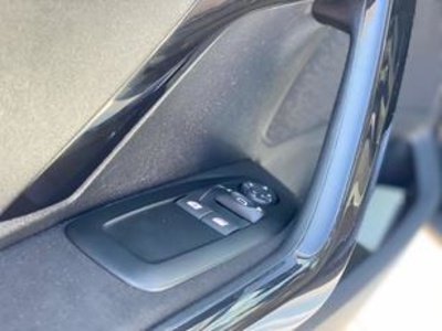 Peugeot 208 1.6 BlueHDi Style 73 kW (100 CV) Peugeot 208 1.6 BlueHDi Style 73 kW (100 CV)