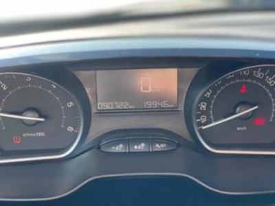 Peugeot 208 1.6 BlueHDi Style 73 kW (100 CV) Peugeot 208 1.6 BlueHDi Style 73 kW (100 CV)