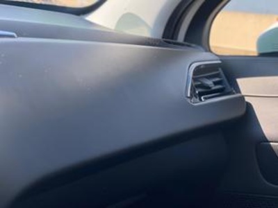 Peugeot 208 1.6 BlueHDi Style 73 kW (100 CV) Peugeot 208 1.6 BlueHDi Style 73 kW (100 CV)