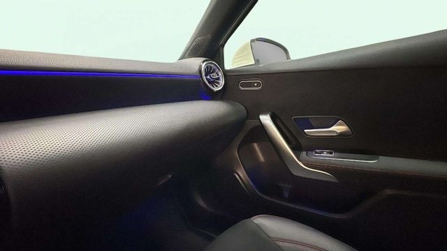 Mercedes-BenzClase A 180 d 85 kW (116 CV) Vehículo usado en Barcelona - 16