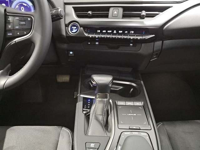 Lexus UX 250h Business 2WD 135 kW (184 CV) Vehículo usado en Madrid - 17 Lexus UX 250h Business 2WD 135 kW (184 CV) Vehículo usado en Madrid - 17