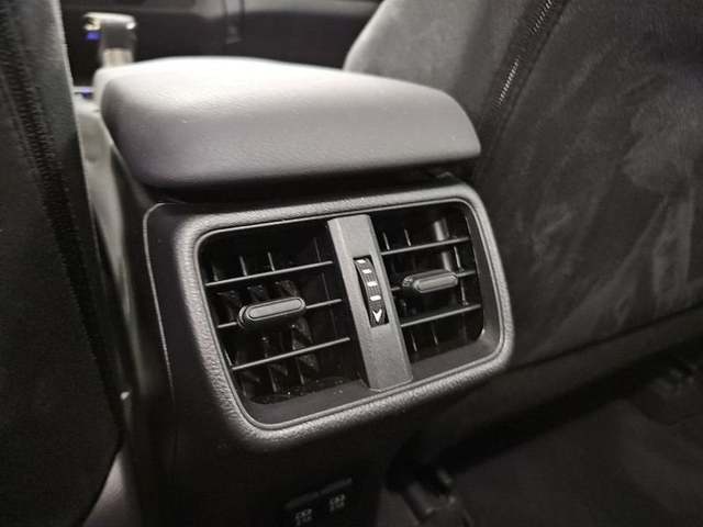 Lexus UX 250h Business 2WD 135 kW (184 CV) Vehículo usado en Madrid - 21