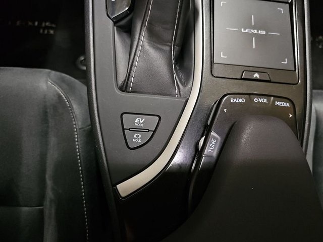 Lexus UX 250h Business 2WD 135 kW (184 CV) Vehículo usado en Madrid - 32