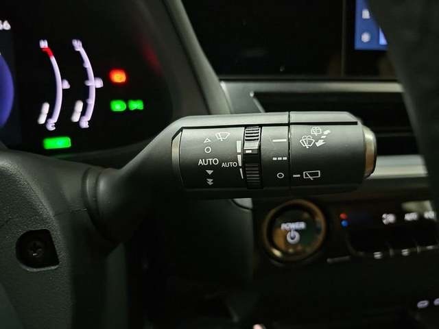 Lexus UX 300h Plus 146 kW (199 CV) Vehículo usado en Madrid - 15