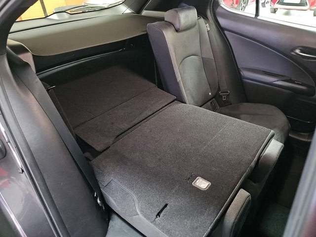 Lexus UX 300h Plus 146 kW (199 CV) Vehículo usado en Madrid - 11