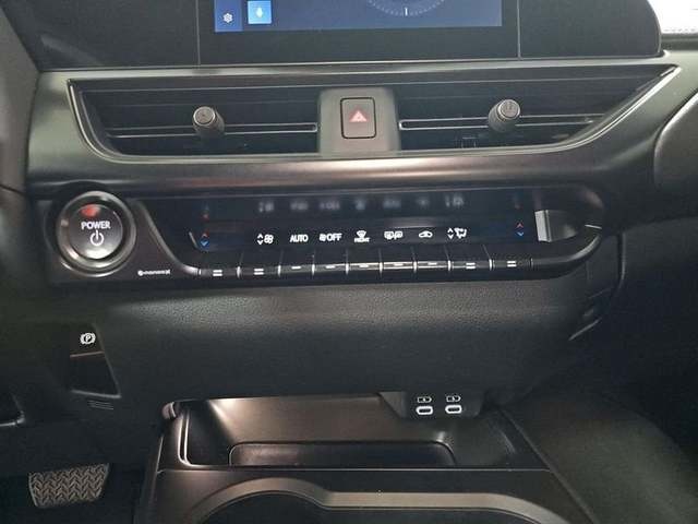 Lexus UX 300h Plus 146 kW (199 CV) Vehículo usado en Madrid - 33 Lexus UX 300h Plus 146 kW (199 CV) Vehículo usado en Madrid - 33