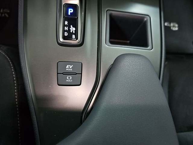 Lexus UX 300h Plus 146 kW (199 CV) Vehículo usado en Madrid - 28