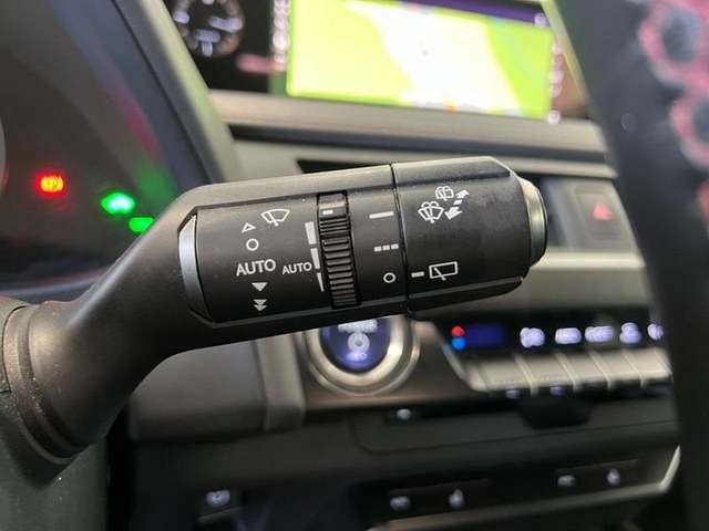 Lexus UX 250h F Sport 135 kW (184 CV) Vehículo usado en Madrid - 16