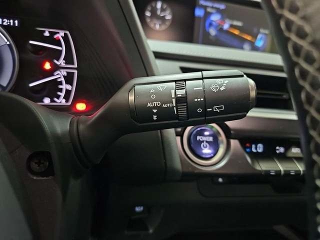 Lexus UX 250h Business 2WD 135 kW (184 CV) Vehículo usado en Madrid - 19