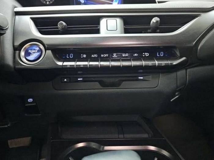 Lexus UX 250h Business 2WD 135 kW (184 CV) Vehículo usado en Madrid - 25 Lexus UX 250h Business 2WD 135 kW (184 CV) Vehículo usado en Madrid - 25