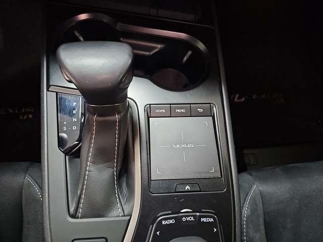 Lexus UX 250h Business 2WD 135 kW (184 CV) Vehículo usado en Madrid - 28