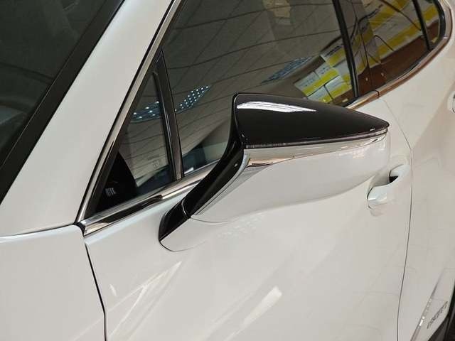 Lexus UX 250h Business 2WD 135 kW (184 CV) Vehículo usado en Madrid - 35