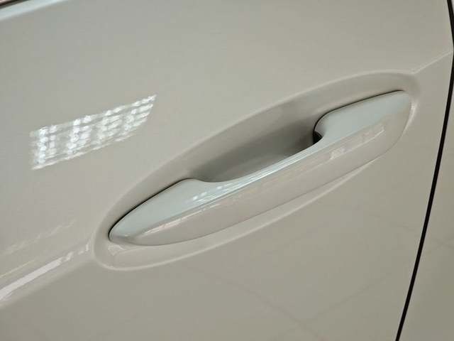 Lexus UX 250h Business 2WD 135 kW (184 CV) Vehículo usado en Madrid - 36