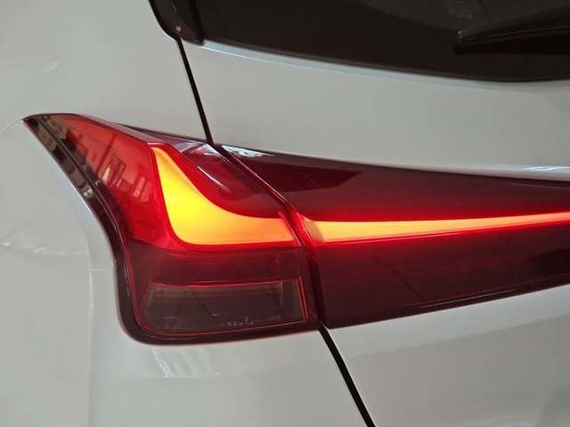 Lexus UX 250h Business 2WD 135 kW (184 CV) Vehículo usado en Madrid - 38