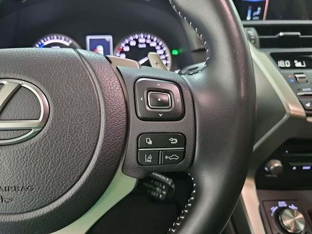 Lexus NX 300h Premium 2WD 145 kW (197 CV) Vehículo usado en Madrid - 17 Lexus NX 300h Premium 2WD 145 kW (197 CV) Vehículo usado en Madrid - 17