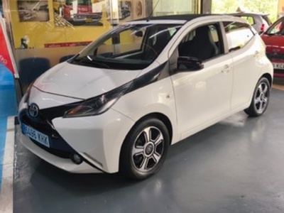 Toyota Aygo 1.0 70 x-play 51 kW (69 CV) Toyota Aygo 1.0 70 x-play 51 kW (69 CV)