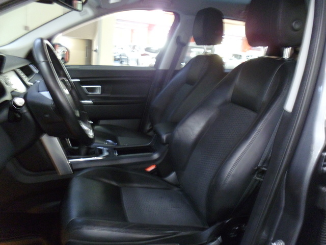 Land RoverDiscovery Sport 2.0L TD4 HSE 4x4 110 kW (150 CV) Vehículo usado en Barcelona - 11