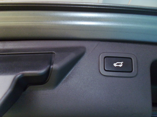 Land RoverDiscovery Sport 2.0L TD4 HSE 4x4 110 kW (150 CV) Vehículo usado en Barcelona - 14 Land RoverDiscovery Sport 2.0L TD4 HSE 4x4 110 kW (150 CV) Vehículo usado en Barcelona - 14