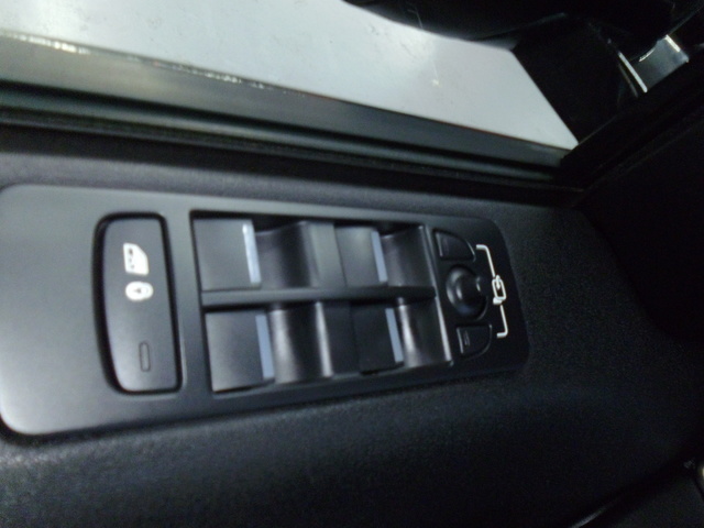 Land RoverDiscovery Sport 2.0L TD4 HSE 4x4 110 kW (150 CV) Vehículo usado en Barcelona - 21 Land RoverDiscovery Sport 2.0L TD4 HSE 4x4 110 kW (150 CV) Vehículo usado en Barcelona - 21