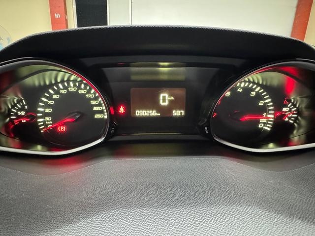 Peugeot308 SW PureTech 130 S&S Style 96 kW (130 CV) Vehículo usado en Barcelona - 16