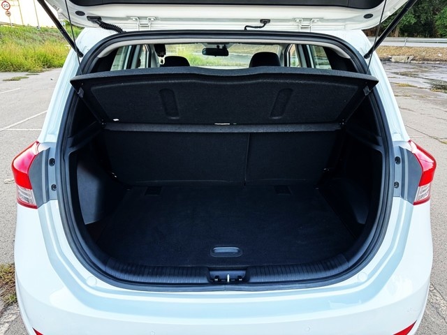 Hyundaiix20 1.6 MPI BlueDrive Tecno 93 kW (126 CV) Vehículo usado en Barcelona - 28 Hyundaiix20 1.6 MPI BlueDrive Tecno 93 kW (126 CV) Vehículo usado en Barcelona - 28