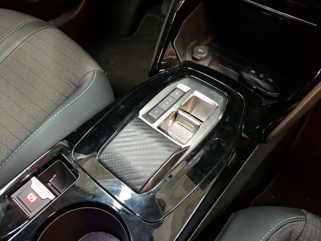 Peugeot e-2008 Eléctrico Allure Pack 100 kW (136 CV) Vehículo usado en Las Palmas - 8