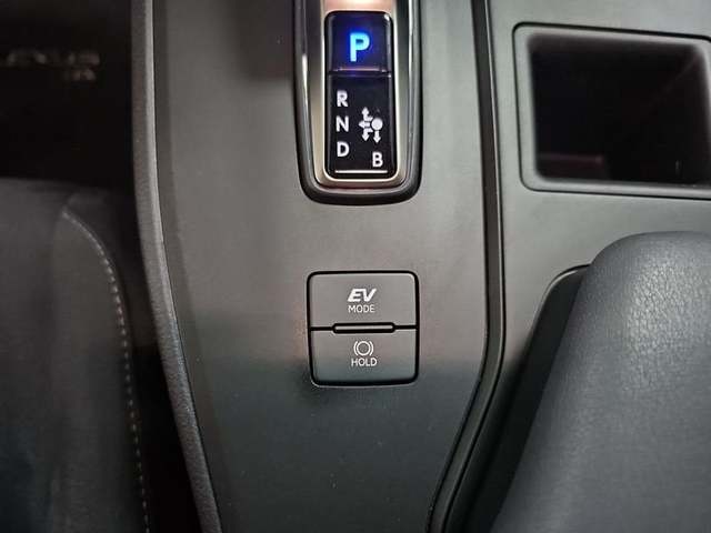 Lexus UX 300h Plus 146 kW (199 CV) Vehículo usado en Madrid - 31