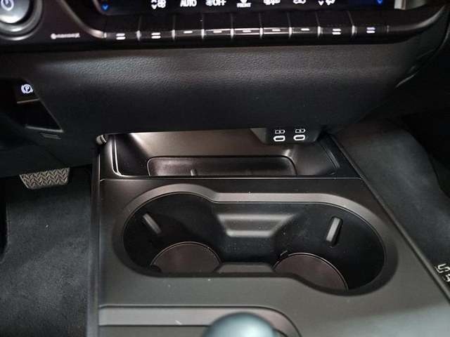 Lexus UX 300h Plus 146 kW (199 CV) Vehículo usado en Madrid - 32