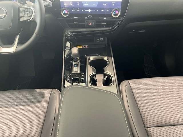 Lexus NX 450h+ Premium+ 4WD 225 kW (306 CV) Vehículo usado en Madrid - 25 Lexus NX 450h+ Premium+ 4WD 225 kW (306 CV) Vehículo usado en Madrid - 25