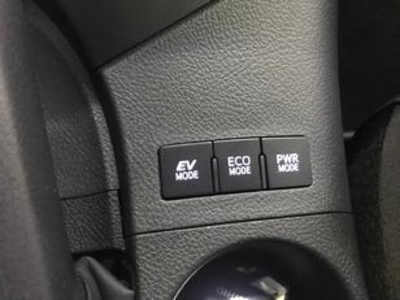 Toyota Auris 140H Hybrid Active 100 kW (136 CV) Toyota Auris 140H Hybrid Active 100 kW (136 CV)